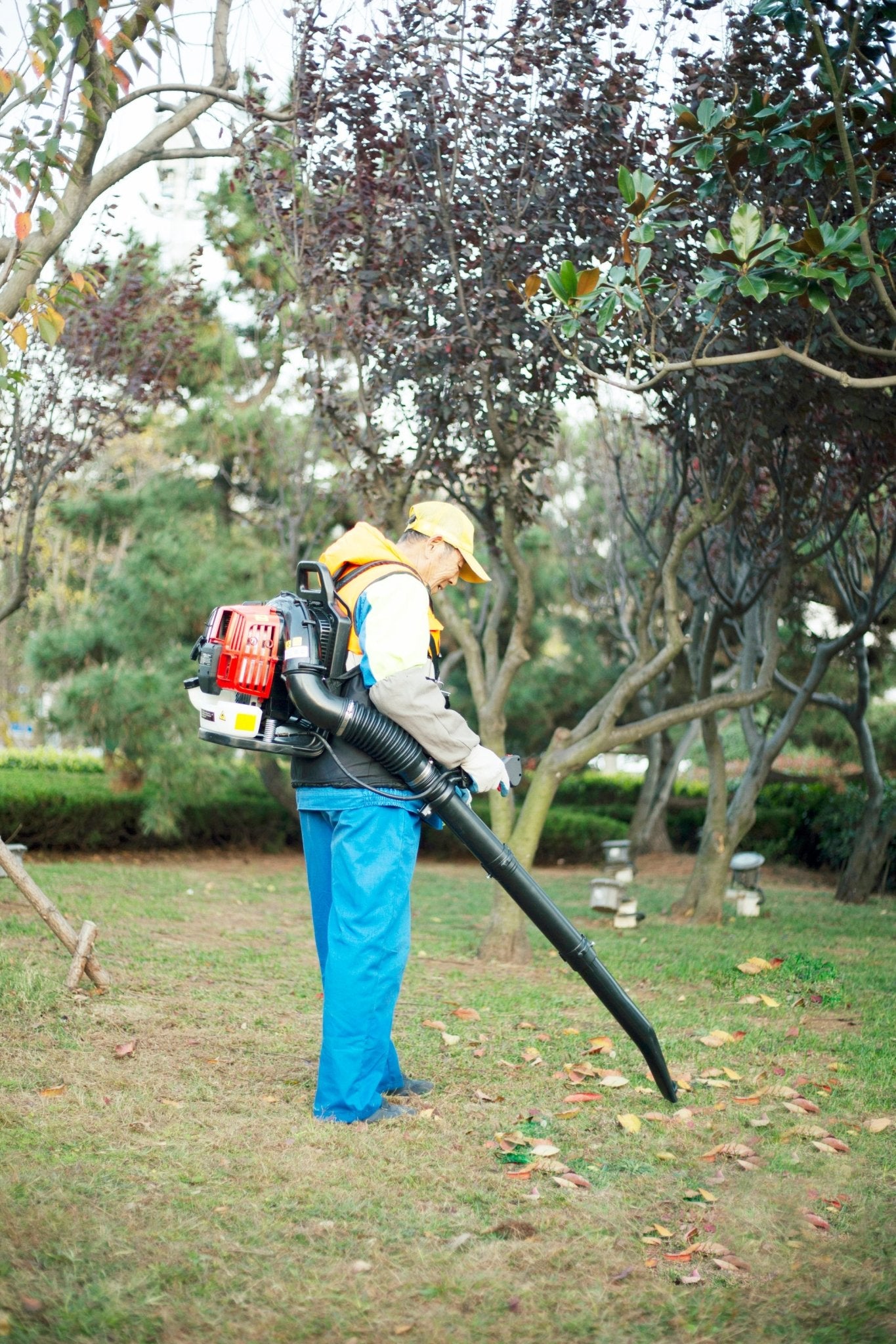 OSAKAPRO 52CC 2 - Cycle Gas Backpack Leaf Blower with extention tube - 1st Choice Furniture Direct