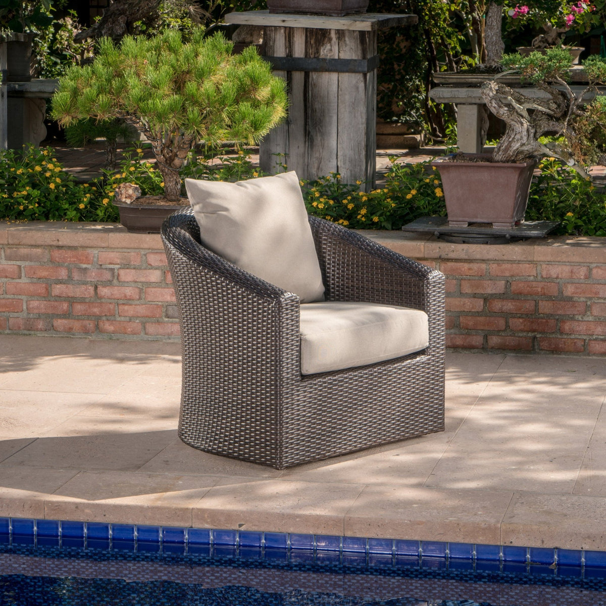 Outdoor Aluminum Frame Wicker Swivel Chair - 1st Choice Furniture Direct